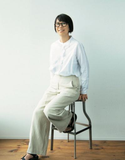 顔が引き締まる、印象を変えられる。ヘアメイク、スタイリスト、3人のマチュア世代がお手本！大人のおしゃれめがねスタイル（サムネイル画像4）