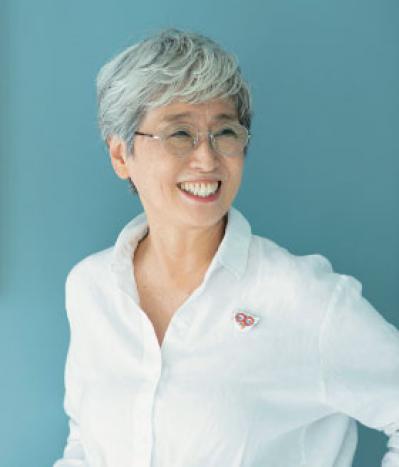 顔が引き締まる、印象を変えられる。ヘアメイク、スタイリスト、3人のマチュア世代がお手本！大人のおしゃれめがねスタイル（サムネイル画像10）