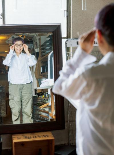 ファーマーズテーブル石川博子さん、ホテルオーナー川上絹子さん。素敵な大人のめがねスタイル。（サムネイル画像3）