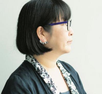 顔が引き締まる、印象を変えられる。ヘアメイク、スタイリスト、3人のマチュア世代がお手本！大人のおしゃれめがねスタイル（サムネイル画像6）