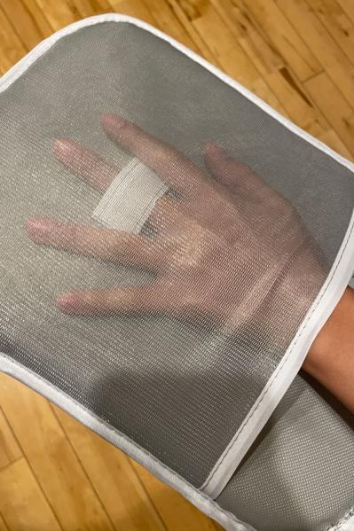 出かける前の１分でしわしわ服がきれいに【スリコ】アイロングローブはアイロン台不要（サムネイル画像3）