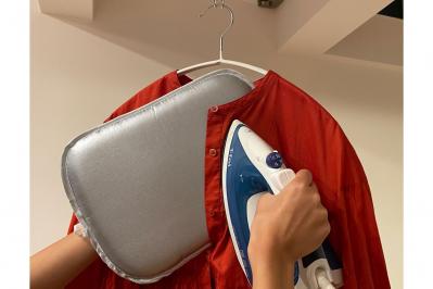 出かける前の１分でしわしわ服がきれいに【スリコ】アイロングローブはアイロン台不要