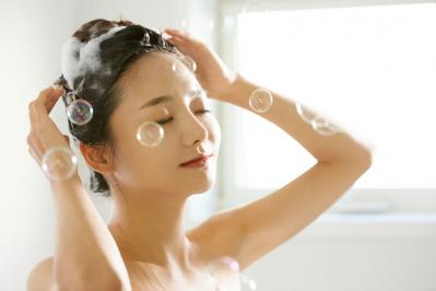 効果的な肩こり予防法！シャンプーの姿勢から始めよう（サムネイル画像2）