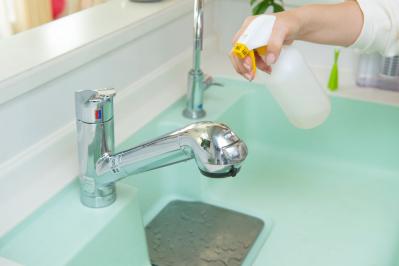 【蛇口のくもり・シンクの水あか】が簡単にピッカピカ！頑張らなくていい【ラクラク掃除術】