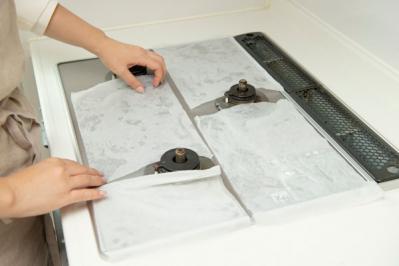 【コンロまわり】の掃除で活躍する特殊な「ぞうきん」とは？100円ショップでも見つかる！（サムネイル画像4）