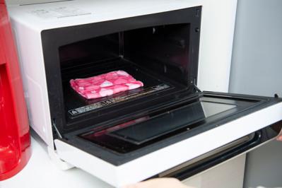 電子レンジ庫内のこびりつきはナチュラル洗剤で！「浮かせて落とす」方法とは？（サムネイル画像3）