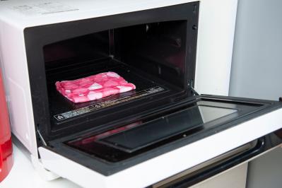 電子レンジ庫内のこびりつきはナチュラル洗剤で！「浮かせて落とす」方法とは？