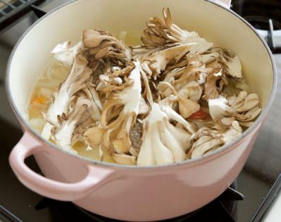 リバウンド知らず【脂肪燃焼ダイエットスープ】秋冬バージョン、きのこと根菜の簡単レシピ（サムネイル画像4）