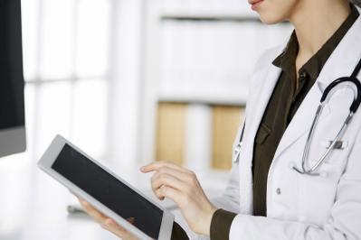 【ほうれい線・たるみ】のお悩み。美容医療クリニックで受けられる４タイプの治療とは？