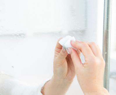 【お風呂の鏡・シャワーホースのカビ】ナチュラル洗剤のパックわざでラクラクお掃除（サムネイル画像3）