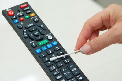 水ぶきできない電化製品を、キレイにするコツは？【リモコン・スマホ・電気スイッチ】（サムネイル画像4）