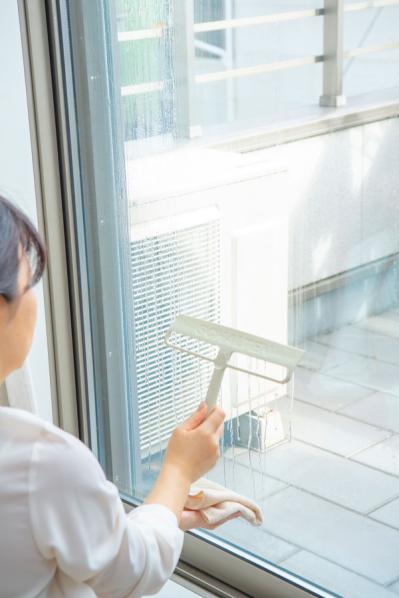 結露によるカビを撃退するラクラク掃除術。すき間時間で【窓ガラス・カーテン】をきれいに！（サムネイル画像3）