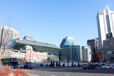 韓国ドラマのロケ地の聖地！ 徳寿宮の石垣通り沿いにできた、シックな器屋さんを訪ねて（サムネイル画像14）