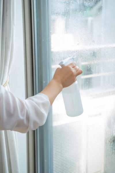 結露によるカビを撃退するラクラク掃除術。すき間時間で【窓ガラス・カーテン】をきれいに！（サムネイル画像2）