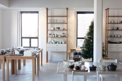 韓国ドラマのロケ地の聖地！ 徳寿宮の石垣通り沿いにできた、シックな器屋さんを訪ねて