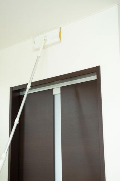 【重曹水とアルコール水】でフローリングや壁の汚れがすっきり！ラクラク掃除術（サムネイル画像6）