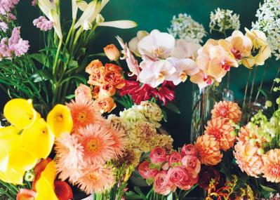 中目黒のフラワーショップ farver オーナーの自宅。「ジグザグに植物を配置する」と、こんなにすてき！（サムネイル画像4）