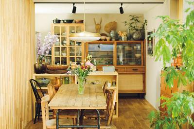 中目黒のフラワーショップ farver オーナーの自宅。「ジグザグに植物を配置する」と、こんなにすてき！（サムネイル画像13）