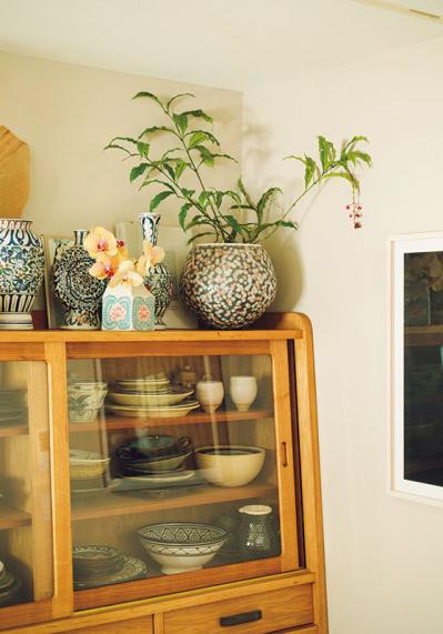 中目黒のフラワーショップ farver オーナーの自宅。「ジグザグに植物を配置する」と、こんなにすてき！（サムネイル画像14）