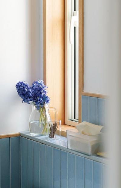 話題のアトリエ「北中植物商店」オーナー夫妻の自宅。暮らしに寄り添う花の飾り方（サムネイル画像24）