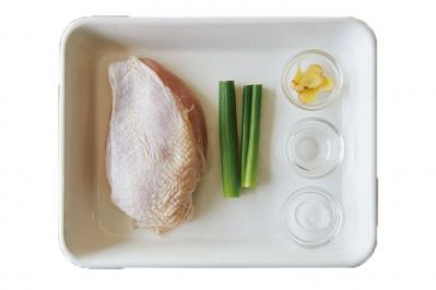 蒸し鶏は【ポリ袋でレンチン】が一番おいしい。しかも簡単！「わが家の蒸し鶏はもうこれしかない」レシピ公開【2023年レシピ部門人気記事TOP5】（サムネイル画像2）