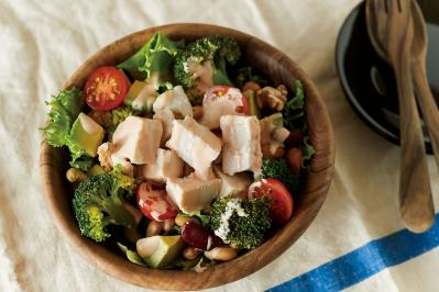 蒸し鶏は【ポリ袋でレンチン】が一番おいしい。しかも簡単！「わが家の蒸し鶏はもうこれしかない」レシピ公開【2023年レシピ部門人気記事TOP5】（サムネイル画像10）