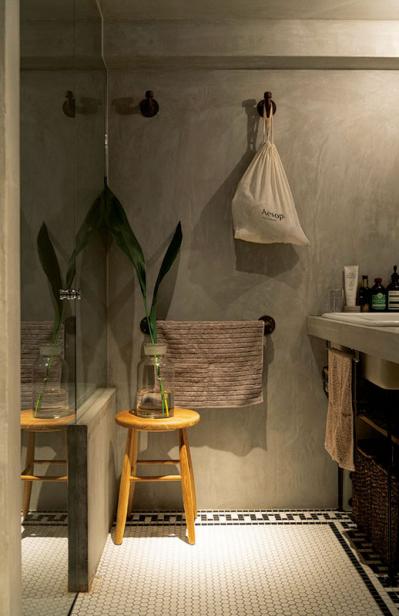 中古マンションだけど「森に住んでいる感じ！」部屋に大きな木のある【インテリア実例】（サムネイル画像13）