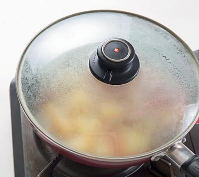 【時短和食】フライパンで「肉じゃが」が味しみで絶品になる！ 後片づけもラクラク（サムネイル画像7）