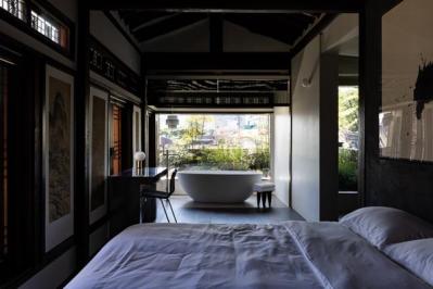 ソウルの最新スポット【伝統的家屋】北村韓屋村の入り口付近にできた、ハイセンスな韓屋カフェ＆ホテルへ（サムネイル画像10）