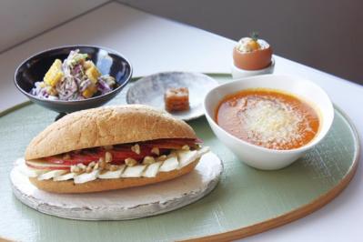 ソウルの最新スポット【伝統的家屋】北村韓屋村の入り口付近にできた、ハイセンスな韓屋カフェ＆ホテルへ（サムネイル画像4）