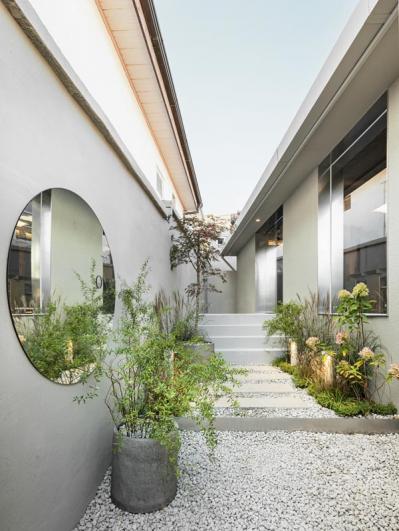 ソウルの最新スポット【伝統的家屋】北村韓屋村の入り口付近にできた、ハイセンスな韓屋カフェ＆ホテルへ（サムネイル画像8）