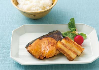 【時短和食】フライパンで「ぶりの照り焼き」がふっくらきれいな焼き色に仕上がる！（サムネイル画像3）