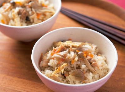 【フライパンで時短和食】「きのこの炊き込みご飯」を炊飯まで一気に調理！ 洗い物も手間も最小限（サムネイル画像3）