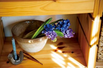 グリーンを家じゅうにバランスよく置く【実例】切り花を枯れる間際まで楽しむコツは？人気インスタグラマーの自宅拝見（サムネイル画像14）