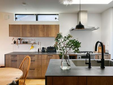 インスタグラマー【yuri___1115さん】のお宅を拝見！ ヴィンテージのインテリア、作家の器、猫たち｜素敵な人の家時間（サムネイル画像3）