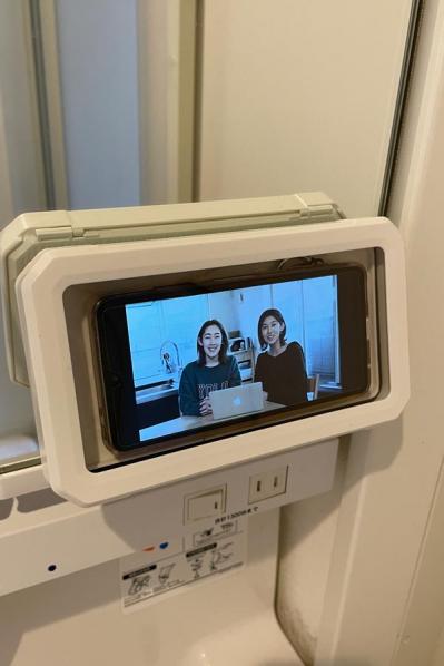 スマホの便利アイテム！スリコの「スマホ防滴ケース」はお風呂でもキッチンでも大活躍（サムネイル画像4）