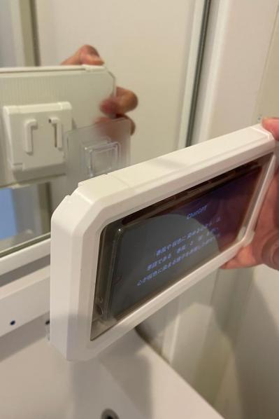 スマホの便利アイテム！スリコの「スマホ防滴ケース」はお風呂でもキッチンでも大活躍（サムネイル画像3）