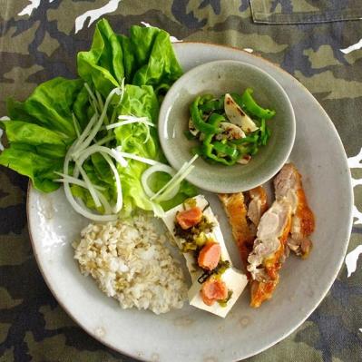 実家に戻り、ひとり暮らし。少しずつ心地よい空間へ片づけ中。料理本編集者  62歳の園田マリエさんの暮らし（サムネイル画像17）