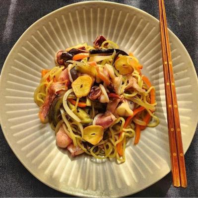 実家に戻り、ひとり暮らし。少しずつ心地よい空間へ片づけ中。料理本編集者  62歳の園田マリエさんの暮らし（サムネイル画像16）