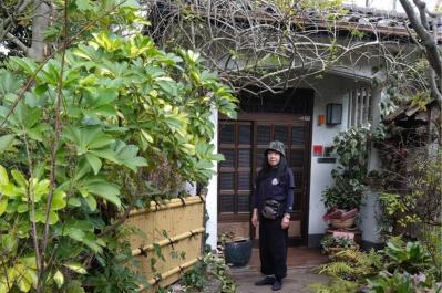 実家に戻り、ひとり暮らし。少しずつ心地よい空間へ片づけ中。料理本編集者  62歳の園田マリエさんの暮らし