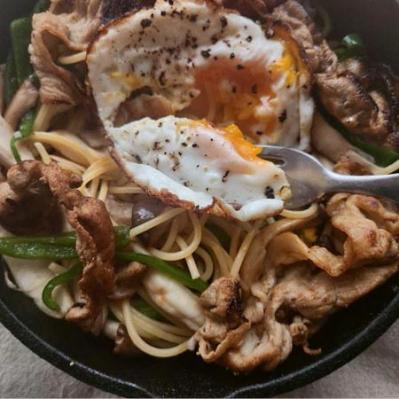 実家に戻り、ひとり暮らし。少しずつ心地よい空間へ片づけ中。料理本編集者  62歳の園田マリエさんの暮らし（サムネイル画像13）