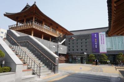 ソウルで最大の市場・京東市場内にできたスターバックスは、古い映画館を改装した新名所！【2023年連載1位記事】（サムネイル画像14）