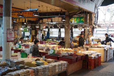 ソウルで最大の市場・京東市場内にできたスターバックスは、古い映画館を改装した新名所！【2023年連載1位記事】（サムネイル画像8）