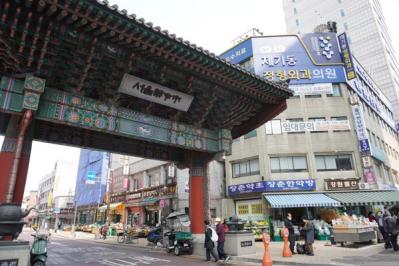 ソウルで最大の市場・京東市場内にできたスターバックスは、古い映画館を改装した新名所！【2023年連載1位記事】（サムネイル画像13）