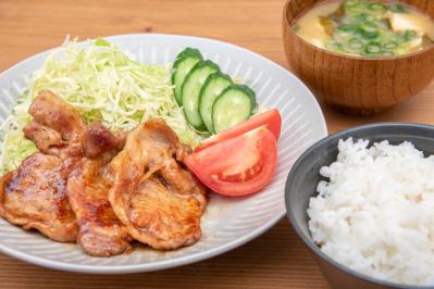 ダイエット中のランチに食べたいお肉とは？お腹ぽっこり解消におすすめ