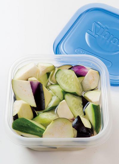 なす、きゅうり、セロリの即席漬け物。塩分控えめ＆わずか２時間で完成！（サムネイル画像3）