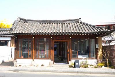 ソウルも桜が満開！ 昔ながらの街並みが残る北村～三清洞は散歩が楽しいコース（サムネイル画像11）