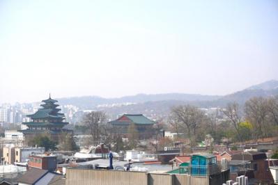 ソウルも桜が満開！ 昔ながらの街並みが残る北村～三清洞は散歩が楽しいコース（サムネイル画像3）