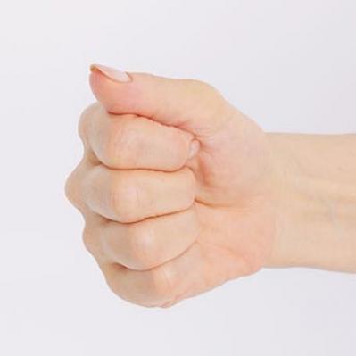 10年前よりキレイになれる！たるみを解消するデコルテのほぐし方とは？佐藤由美子さんが伝授（サムネイル画像3）