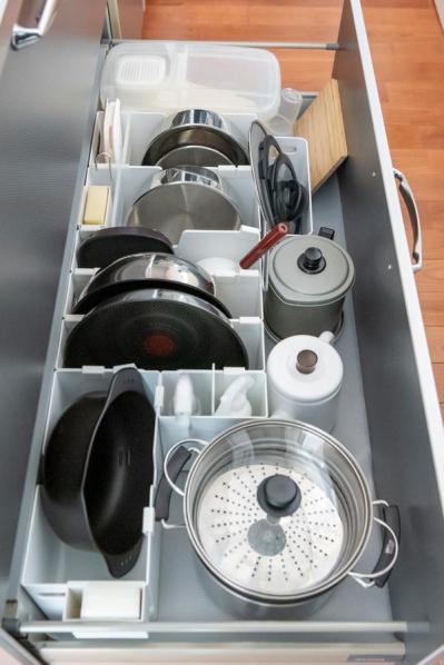 大きさの違う食器は重ねる？立てる？　自分の家や棚に合わせて収納法をカスタマイズする方法【片付け】（サムネイル画像6）